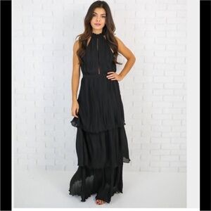 Vici tango pleated tiered maxi dress size medium in black